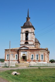 Харловское. Церковь Троицы Живоначальной