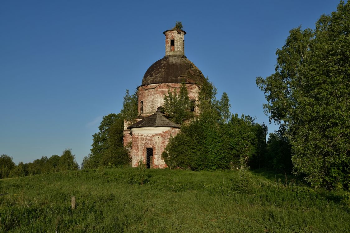 Янгосарь. Церковь Николая Чудотворца. общий вид в ландшафте, Общий вид с северо-востока
