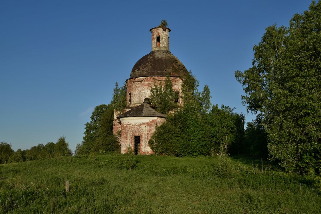 Церковь Николая Чудотворца, Янгосарь (Вологодский район, Вологодская область). общий вид в ландшафте, Общий вид с северо-востока