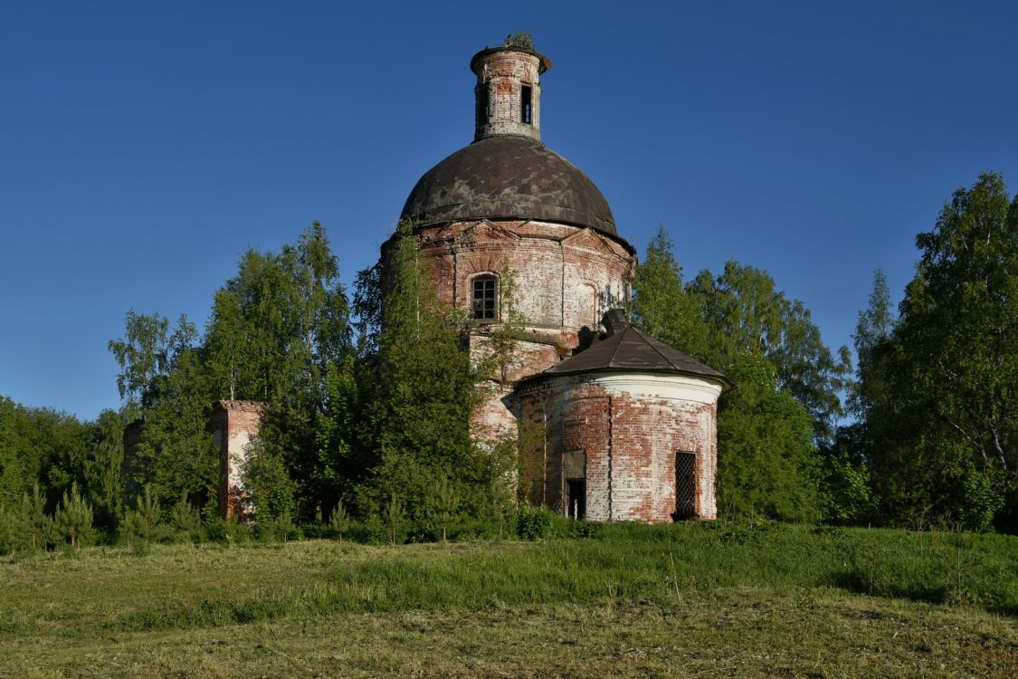 Церковь Николая Чудотворца, Янгосарь (Вологодский район, Вологодская область). общий вид в ландшафте, Общий вид с юго-востока