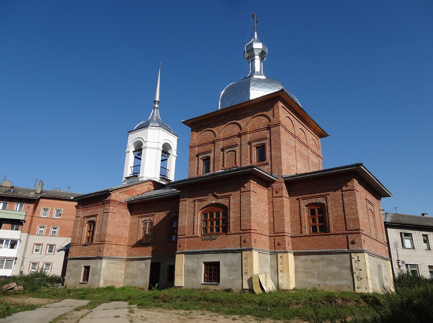 Майский. Церковь Введения во храм Пресвятой Богородицы. фасады