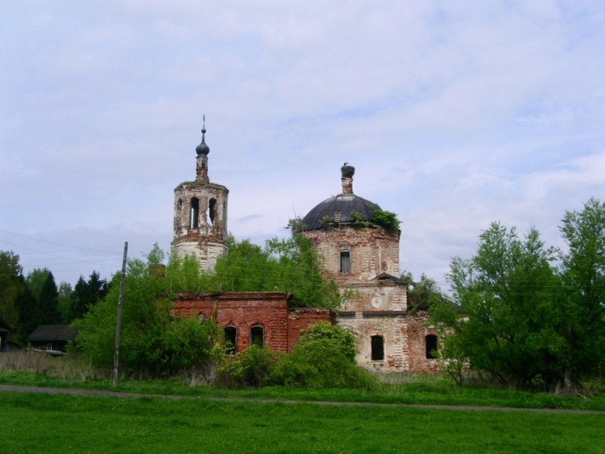 Церковь Троицы Живоначальной, Ободово (Старое Ободово) (Спировский район, Тверская область). общий вид в ландшафте, вид с юго-востока