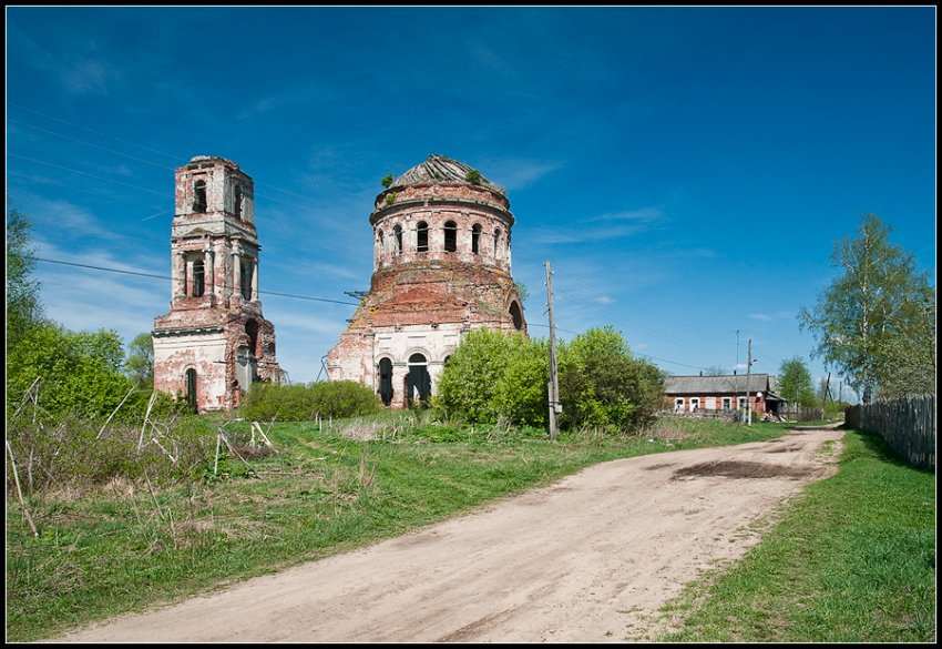 Горицы. Церковь Спаса Преображения. общий вид в ландшафте, Преображенская церковь. д.Горицы (Дуброва). Тверская область