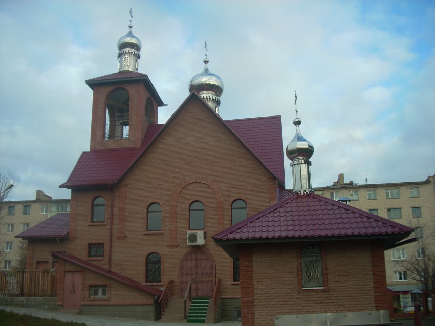 Ефремов. Церковь Николая Чудотворца. фасады, часовня на фоне храма