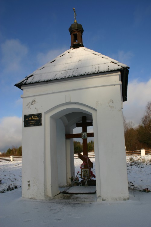 Часовня Николая Чудотворца, Раков (Воложинский район, Беларусь, Минская область). фасады, построена в XVI в. обновлена 29.09.1993г.