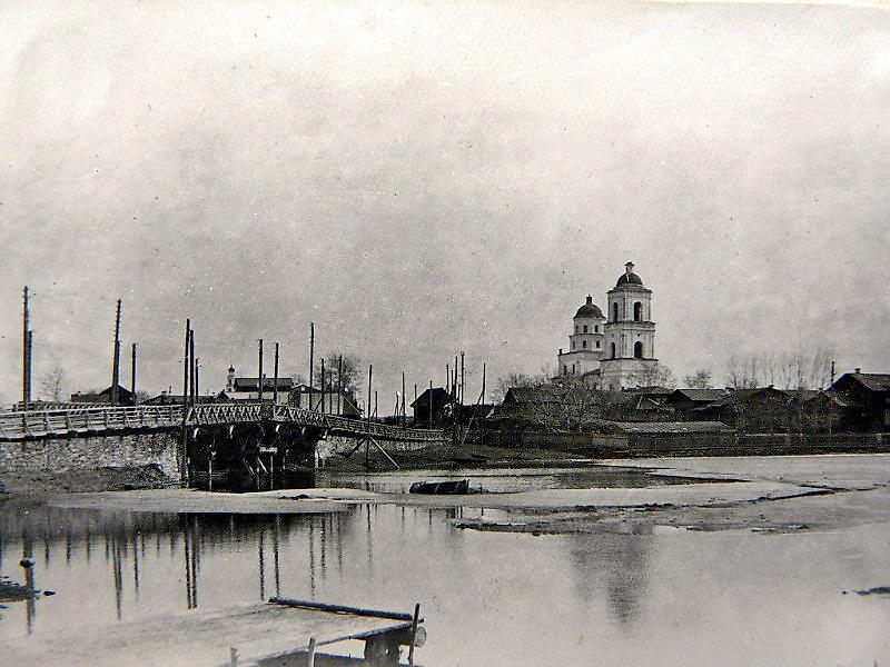 Фотография кон. 1930-х гг. Кресты с храма уже демонтированы., архивная фотография. Церковь Сошествия Святого Духа, Кыштым (Кыштым, город, Челябинская область)