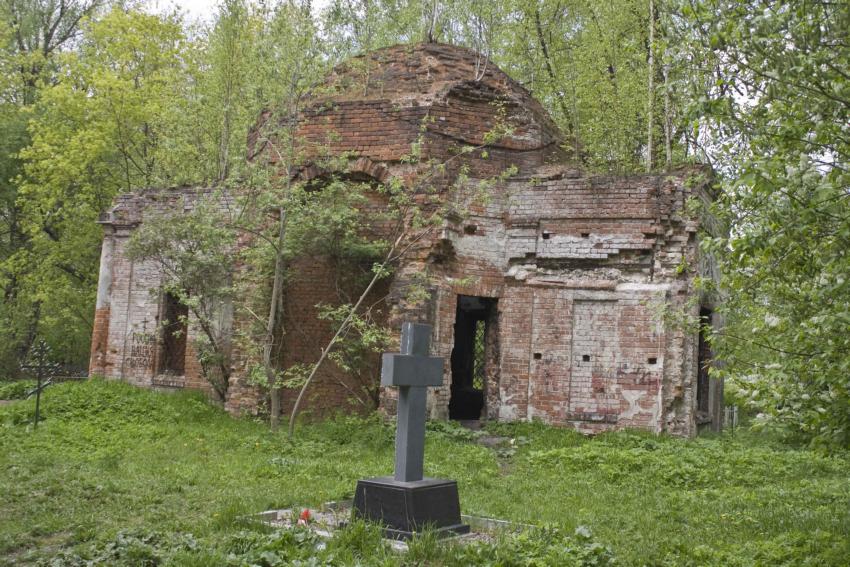 Вологда. Церковь Николая Чудотворца на Введенском кладбище. общий вид в ландшафте