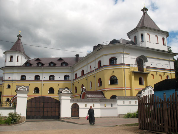 Елизаветинский женский монастырь, Минск (Минск, город, Беларусь, Минская область). общий вид в ландшафте, Жилой корпус
