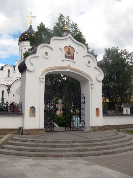 Елизаветинский женский монастырь, Минск (Минск, город, Беларусь, Минская область). дополнительная информация, Брама