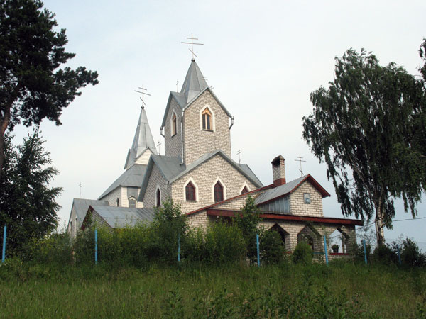 Церковь Петра и Павла, Ратомка (Минский район, Беларусь, Минская область). общий вид в ландшафте