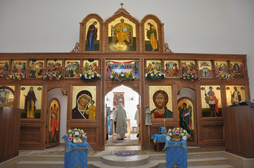 Церковь Георгия Победоносца, Кавказский (Прикубанский район, Республика Карачаево-Черкесия). интерьер и убранство, иконостас храма вмч. Георгия Победоносца пос.Кавказский КЧР сайт храма http:sv-georgy.cerkov.ru