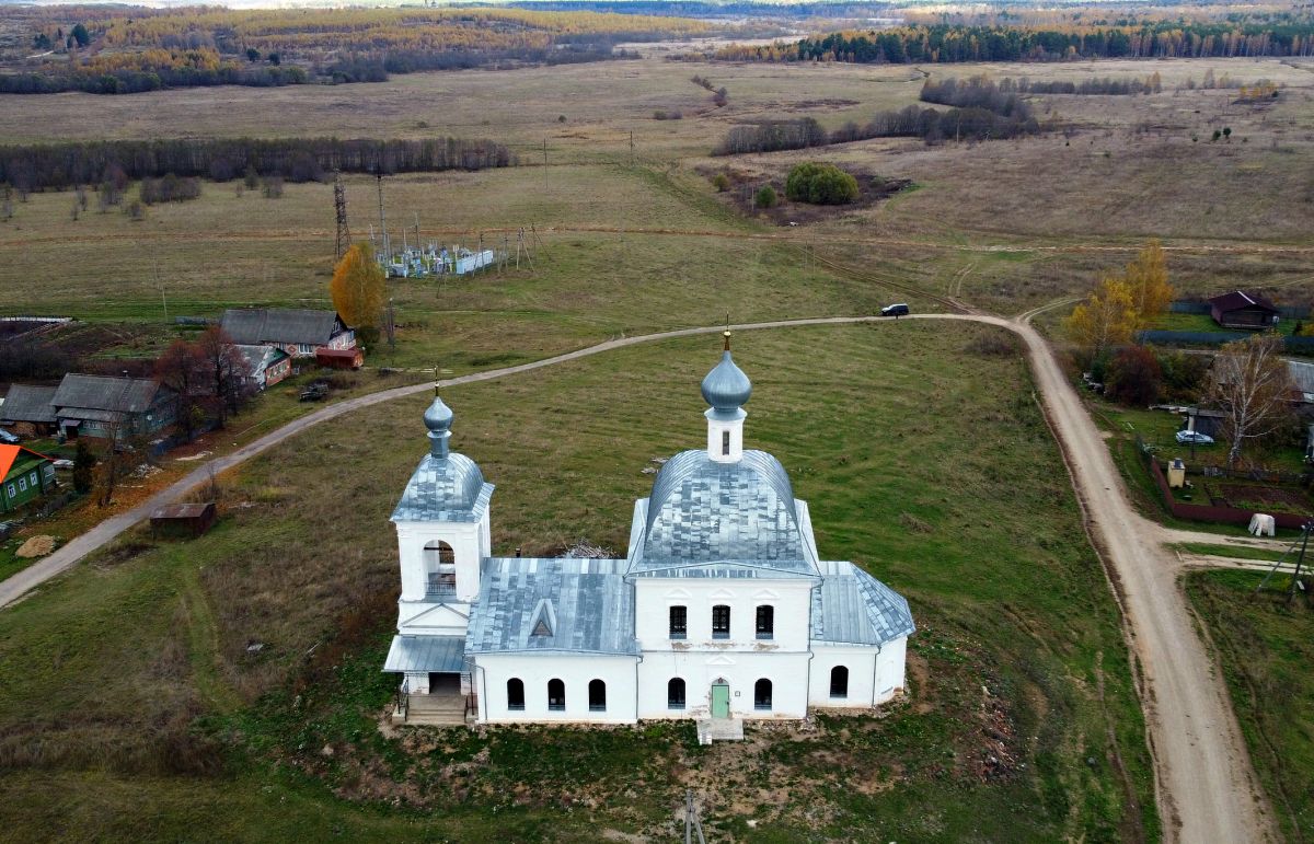 Филимоново. Церковь Димитрия Солунского. общий вид в ландшафте