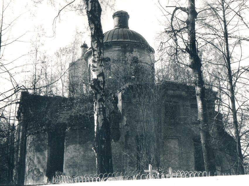 Церковь Тихвинской иконы Божией Матери, Почеп, урочище (Жуковский район, Калужская область). фасады