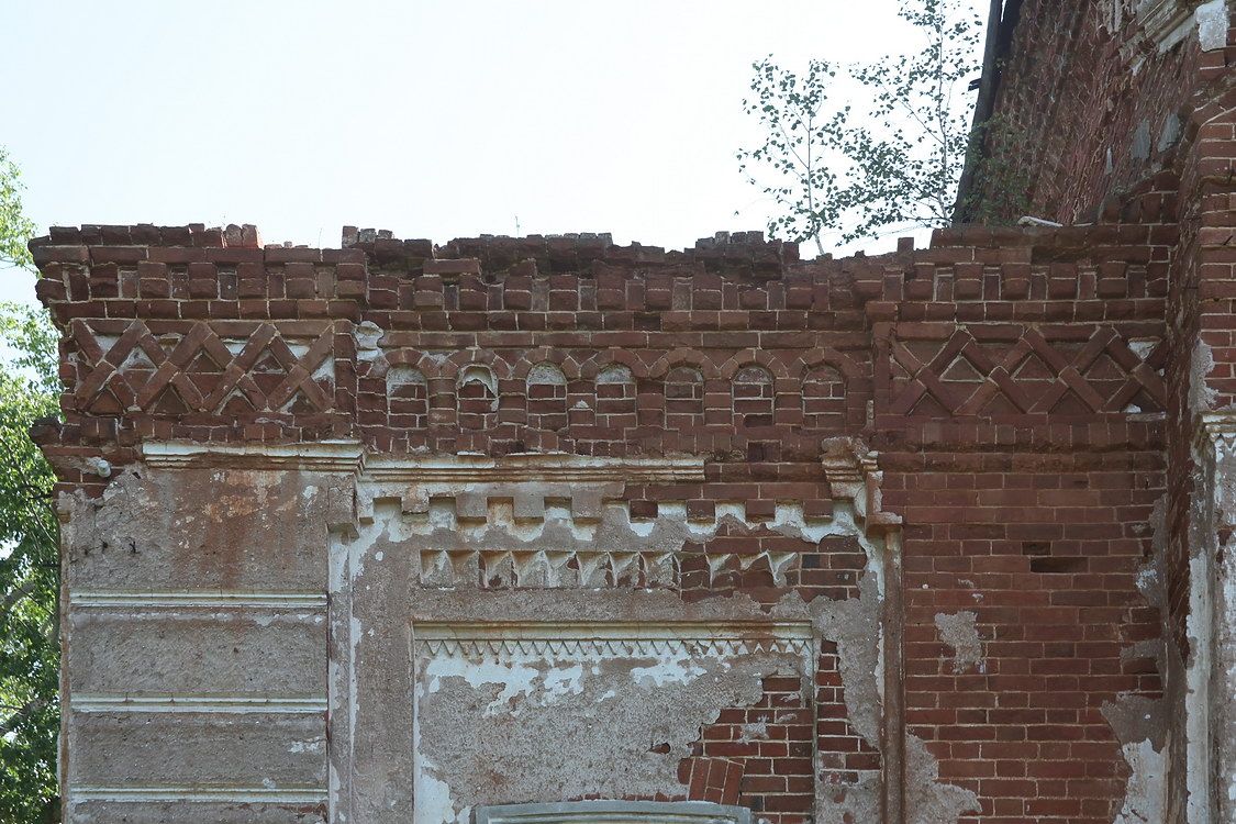 Церковь Космы и Дамиана, Юшково (Каслинский район, Челябинская область). архитектурные детали, Фигурная кладка карниза