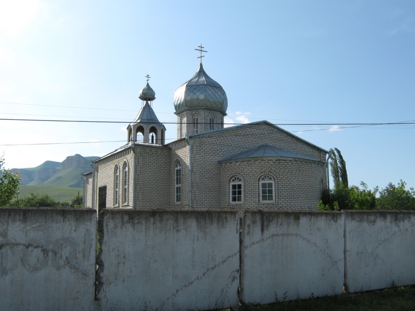 Церковь Николая Чудотворца, Красногорская (Усть-Джегутинский район, Республика Карачаево-Черкесия). общий вид в ландшафте