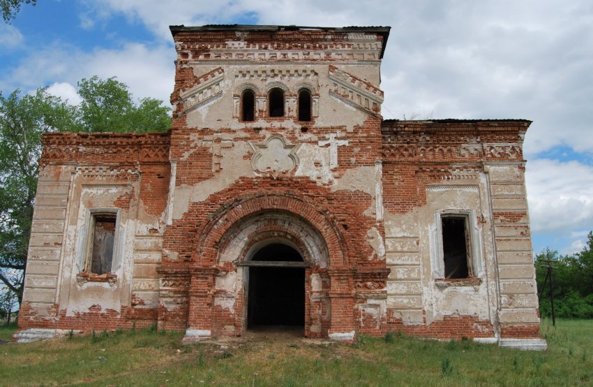 Юшково. Церковь Космы и Дамиана. общий вид в ландшафте
