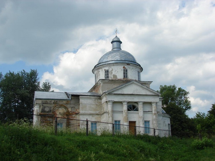 Дареевск. Церковь Димитрия Солунского. общий вид в ландшафте