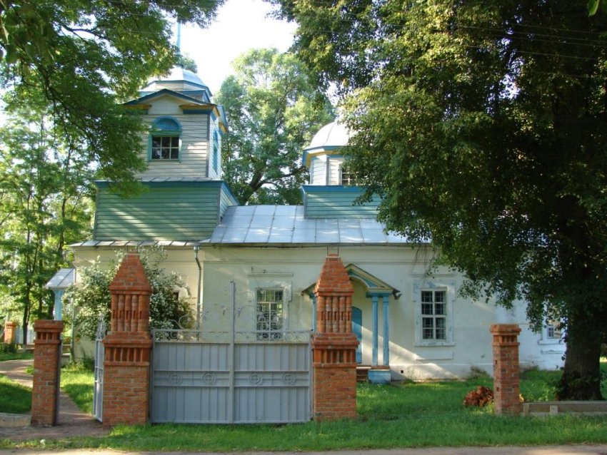 Посудичи. Церковь Рождества Пресвятой Богородицы. общий вид в ландшафте