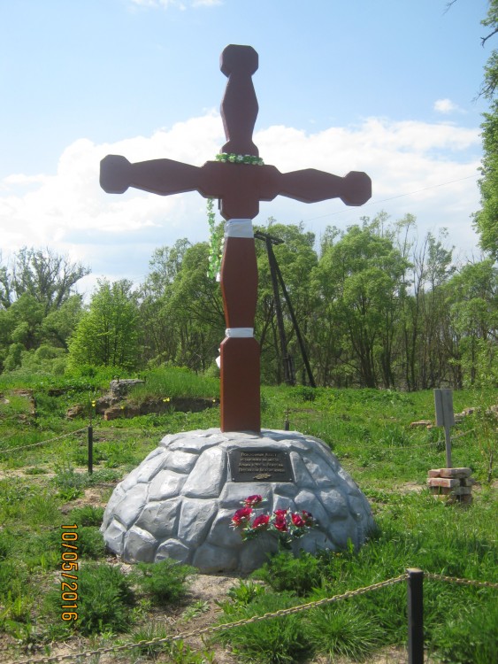 Лобки. Церковь Покрова Пресвятой Богородицы. художественные фотографии, Лобки Крест на месте сгоревшей церкви