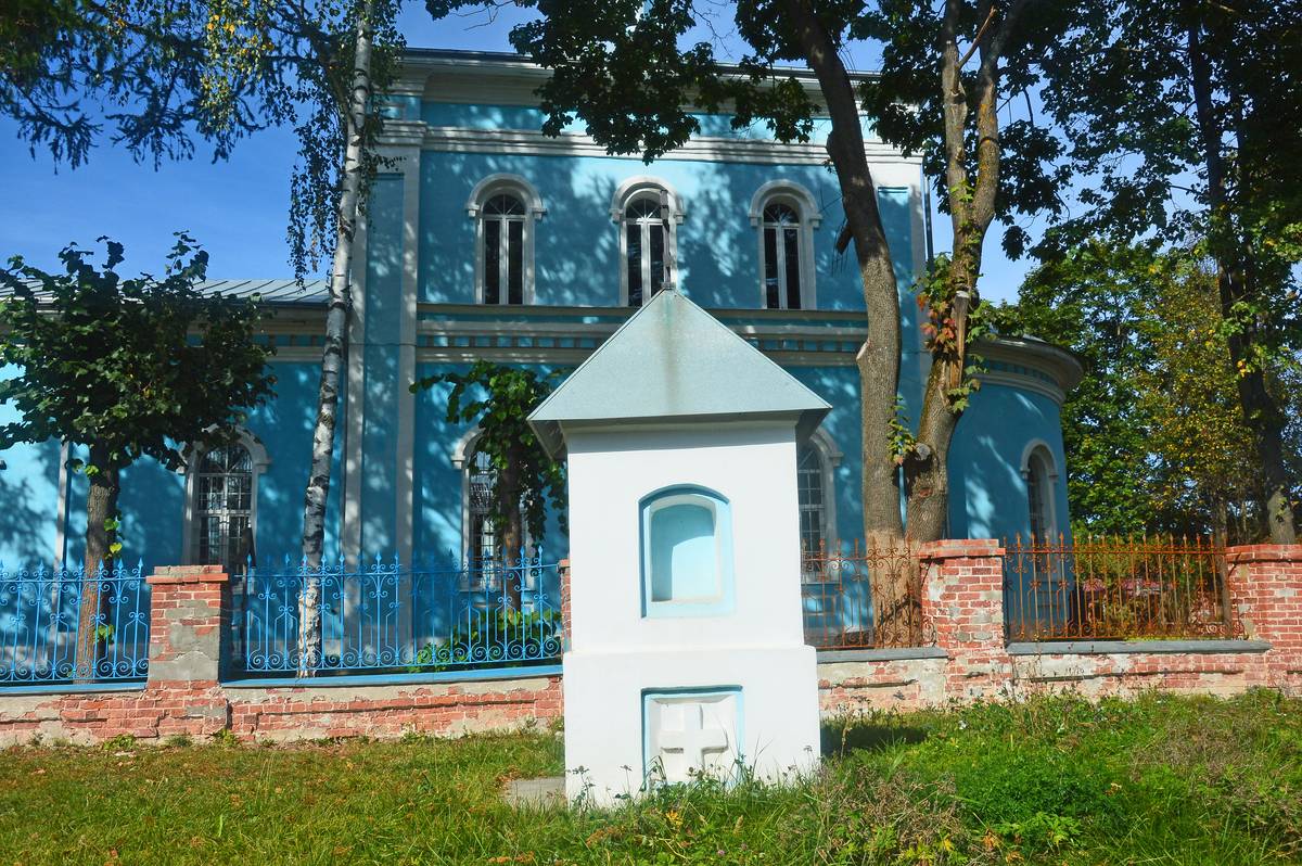 Неизвестная часовня, Орудьево (Дмитровский городской округ, Московская область). общий вид в ландшафте