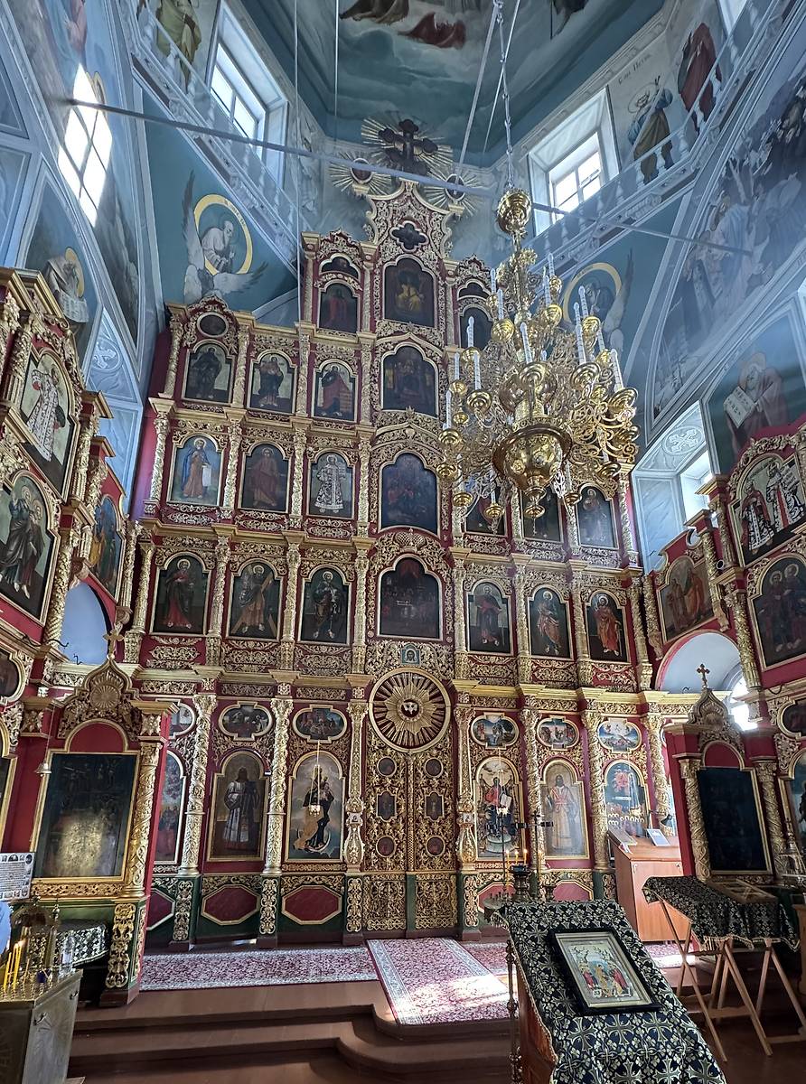 Главный иконостас с боковыми сегментами, перевезённый из старого собора Арзамаса, интерьер и убранство. Церковь Вознесения Господня, Степаново (Арзамасский район и г. Арзамас, Нижегородская область)