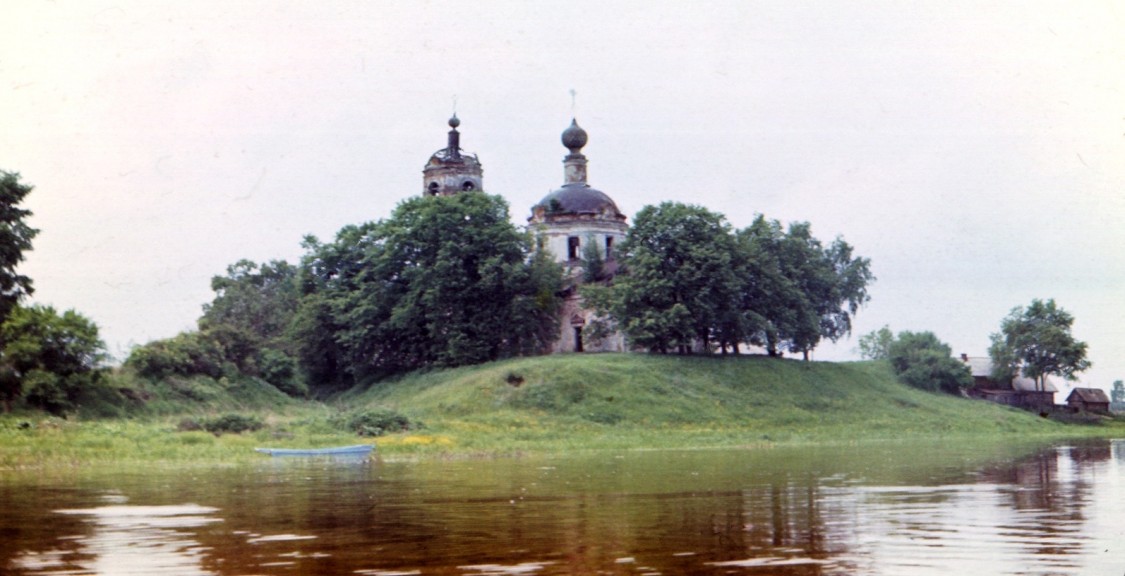 Церковь Рождества Пресвятой Богородицы, Николо-Перевоз (Ростовский район, Ярославская область). общий вид в ландшафте