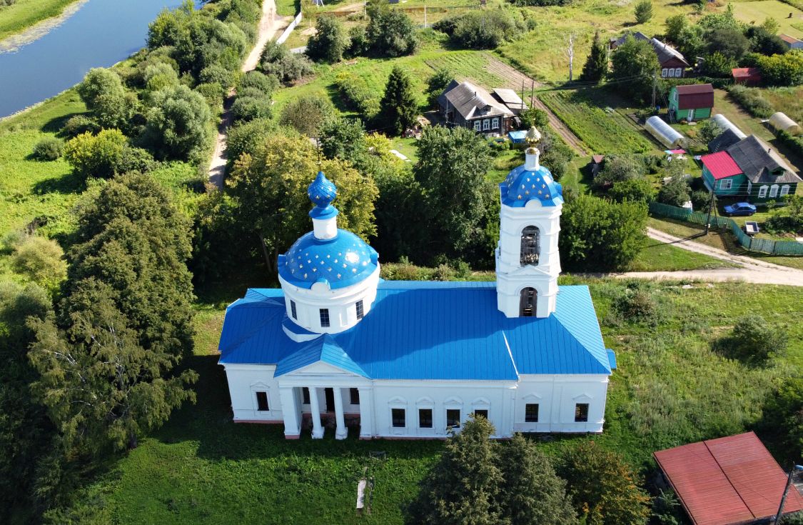 Церковь Рождества Пресвятой Богородицы, Николо-Перевоз (Ростовский район, Ярославская область). общий вид в ландшафте
