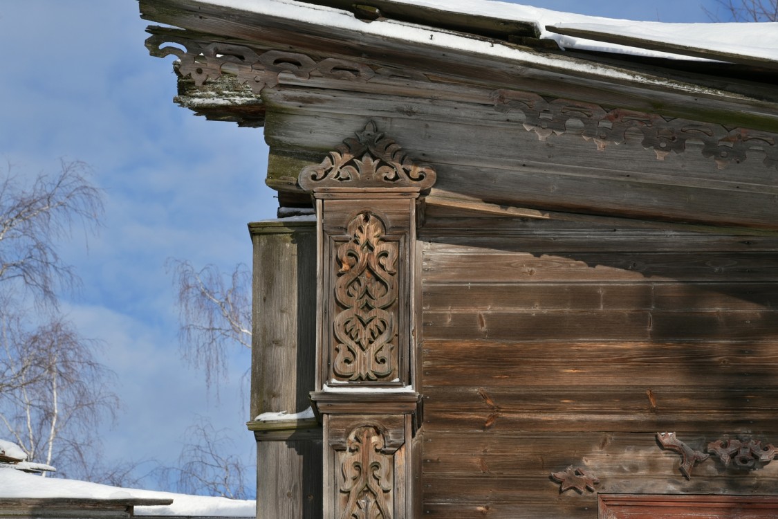 Марково. Церковь Иоанна Богослова. архитектурные детали, Фрагмент резного фасадного декора