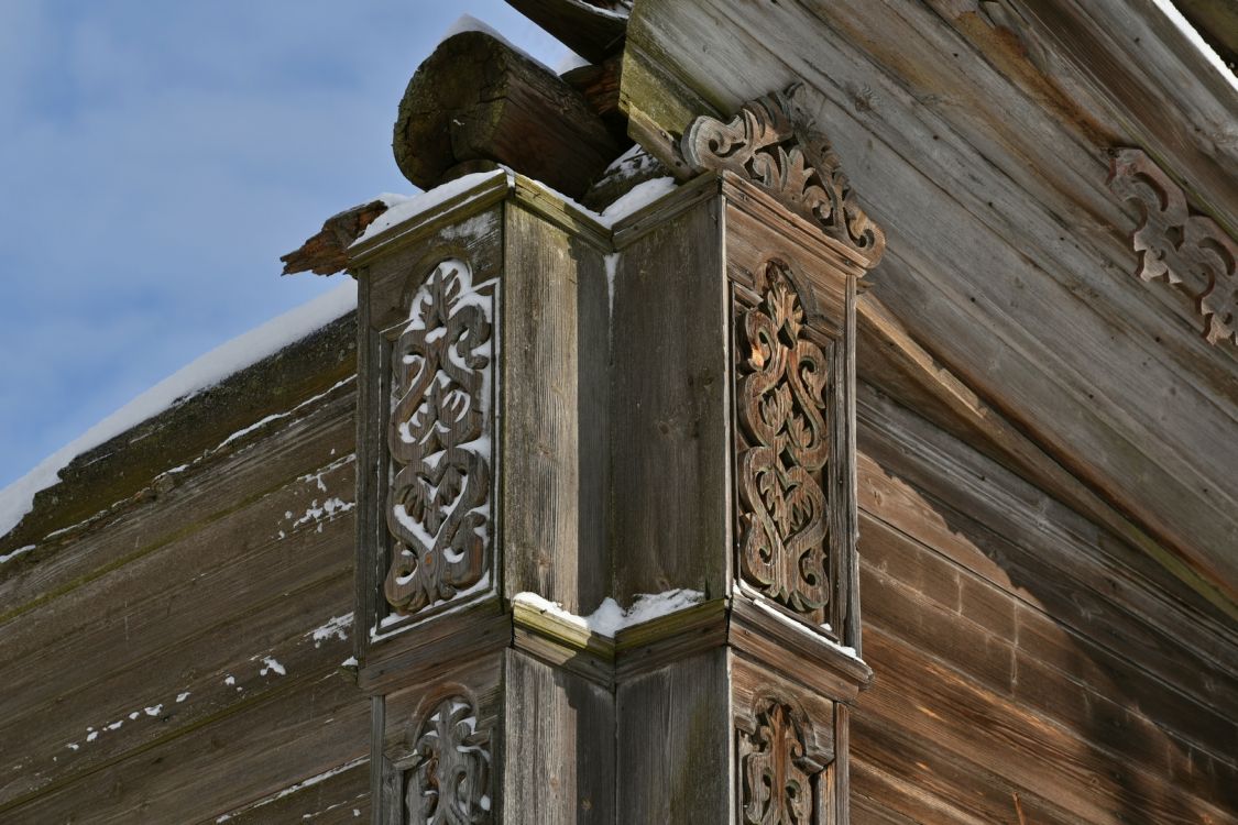 Марково. Церковь Иоанна Богослова. архитектурные детали, Фрагмент резного фасадного декора