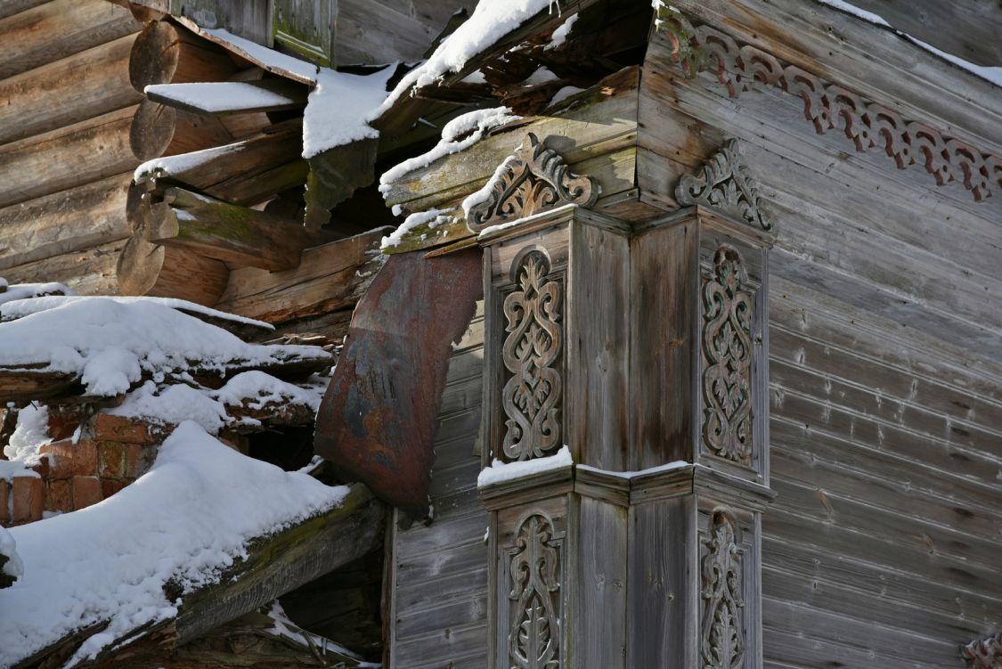 Церковь Иоанна Богослова, Марково (Ковернинский район, Нижегородская область). архитектурные детали, Фрагмент резного фасадного декора