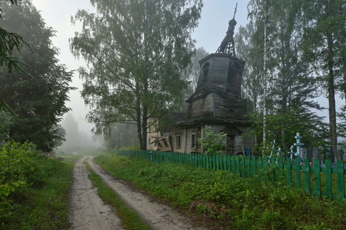 Церковь Успения Пресвятой Богородицы, Мартыново (Ковернинский район, Нижегородская область). общий вид в ландшафте, Общий вид с северо-запада