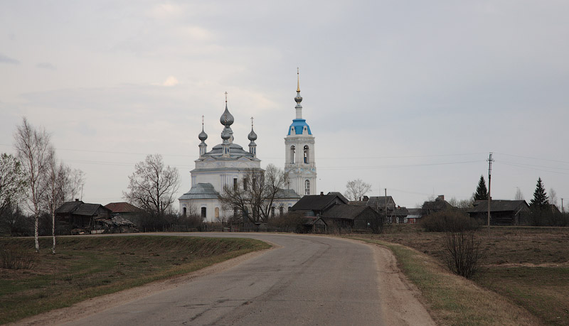 Савинское. Церковь Рождества Пресвятой Богородицы. общий вид в ландшафте