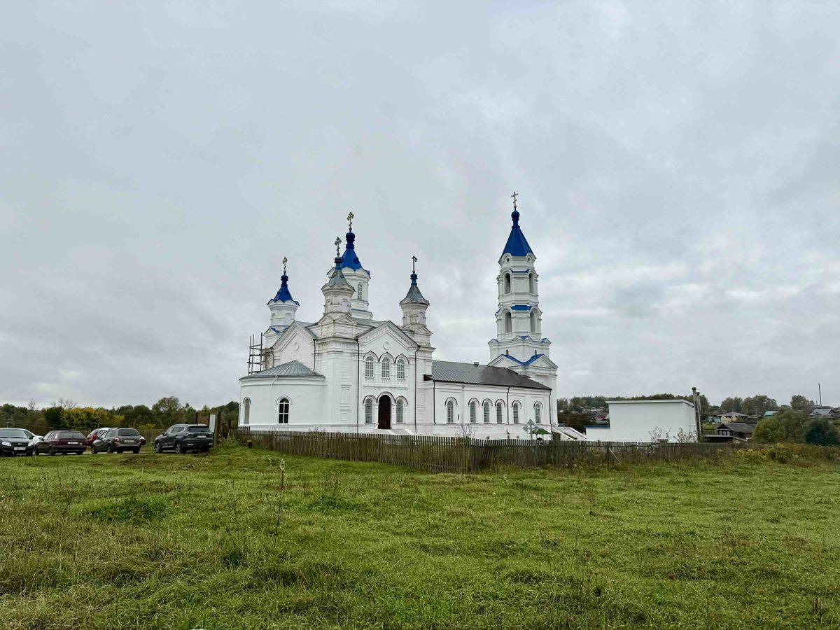 Церковь Покрова Пресвятой Богородицы, Кремёнки (Дивеевский район, Нижегородская область). общий вид в ландшафте