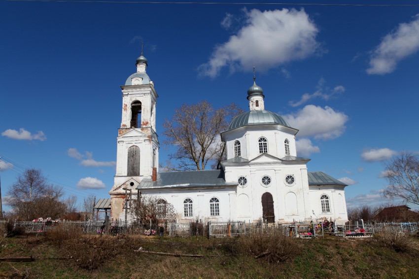 Пужбол. Церковь Димитрия Солунского. фасады