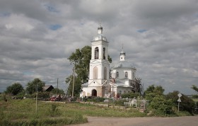 Пужбол. Церковь Димитрия Солунского