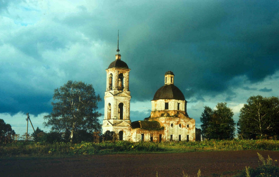 Церковь Иоакима и Анны, Филипповское (Переславский район и г. Переславль-Залесский, Ярославская область). общий вид в ландшафте