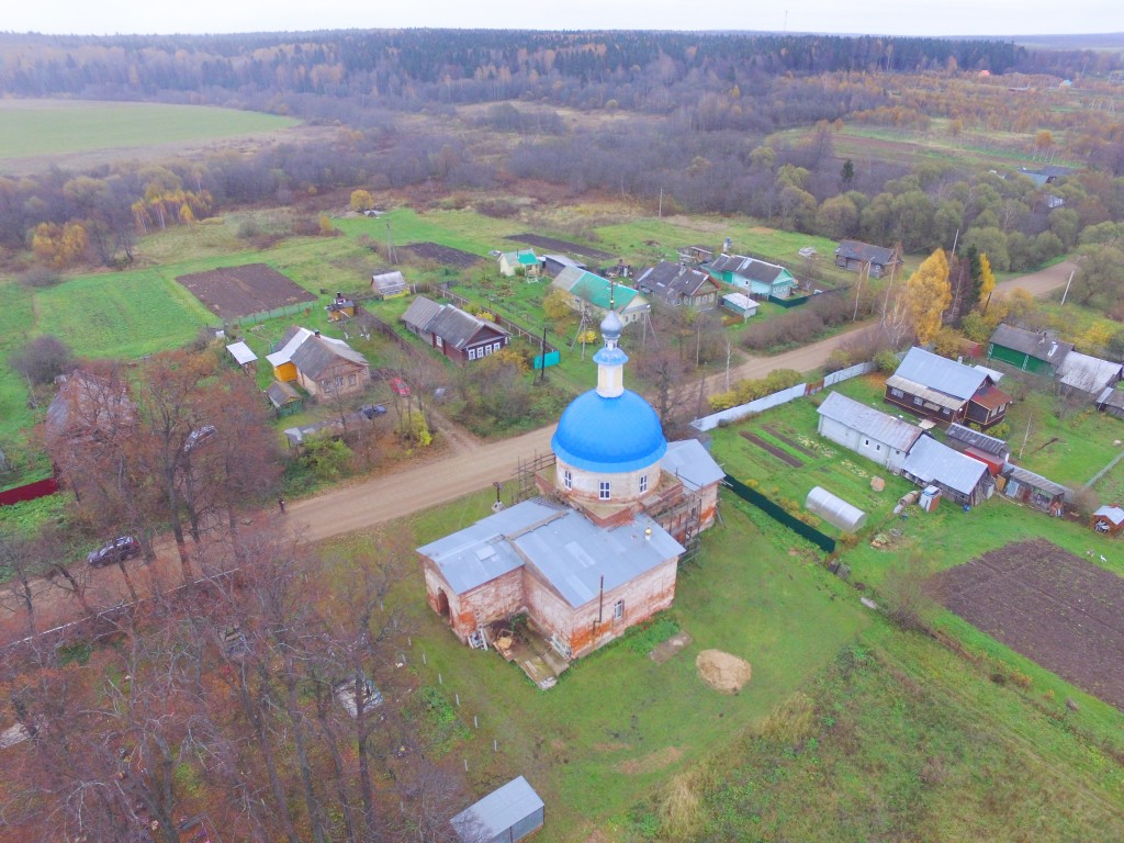 Семендяйка. Церковь Благовещения Пресвятой Богородицы. общий вид в ландшафте, Вид с юго-запада, фото с квадрокоптера.