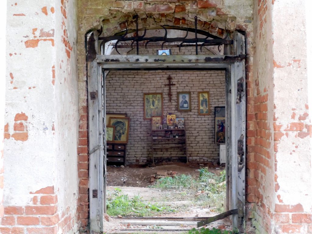 Церковь Трех Святителей, Голоперово (Переславский район и г. Переславль-Залесский, Ярославская область). интерьер и убранство