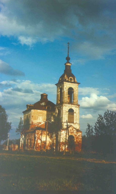 Церковь Трех Святителей, Голоперово (Переславский район и г. Переславль-Залесский, Ярославская область). фасады
