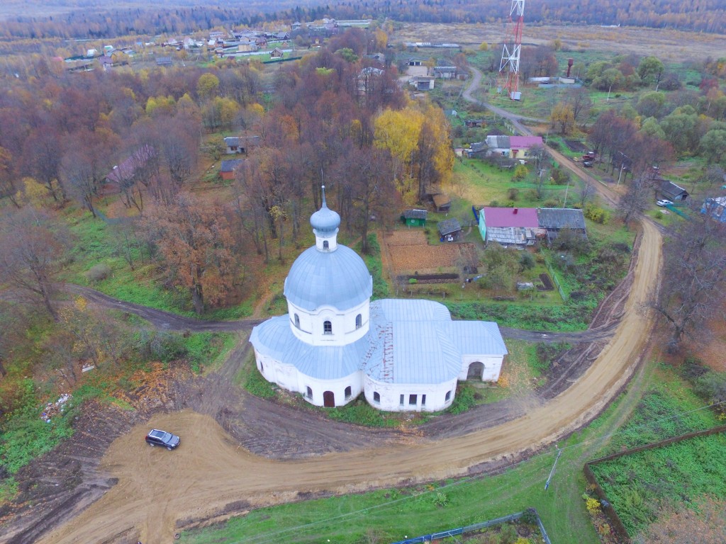 Гагаринская Новосёлка. Церковь Рождества Христова. общий вид в ландшафте, Вид с севера, фото с квадрокоптера.