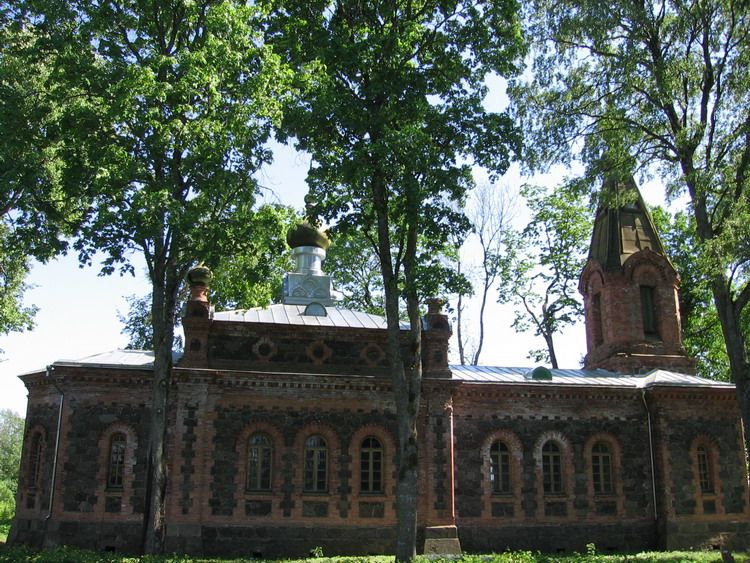 Церковь Троицы Живоначальной, Паадремаа (Paadremaa) (Пярнумаа, Эстония). общий вид в ландшафте