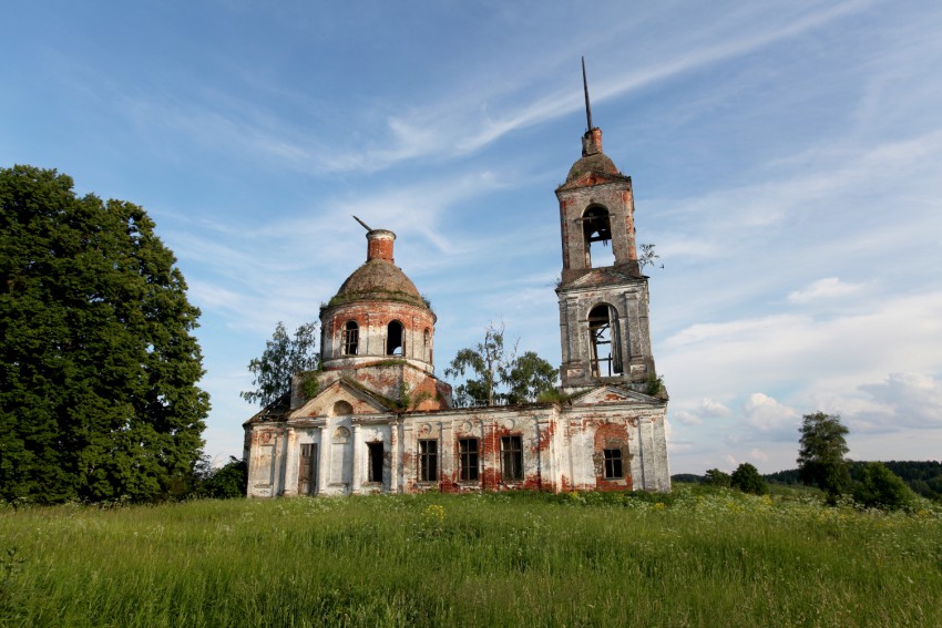 Матвеевское. Церковь Бориса и Глеба. общий вид в ландшафте