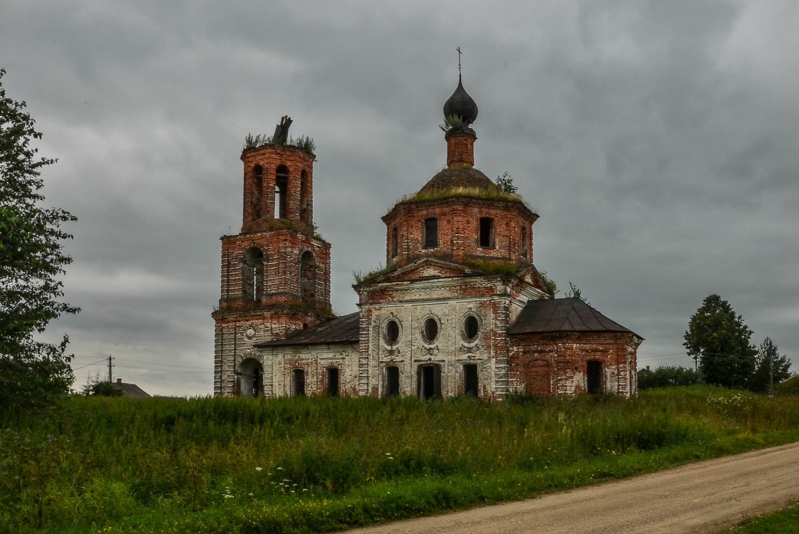 Подлесново. Церковь Иоанна Богослова. общий вид в ландшафте