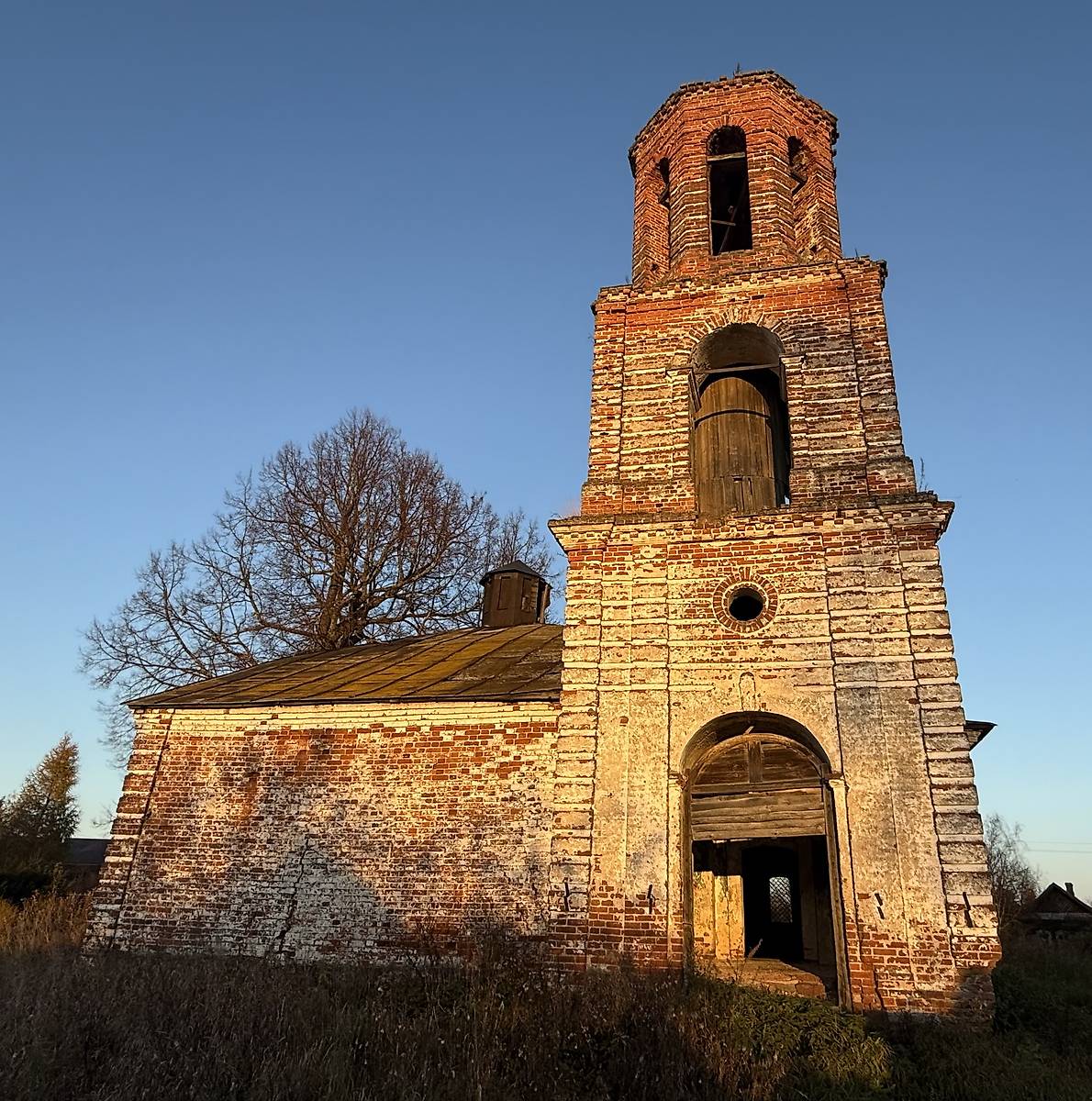 Вид с запада, фасады. Церковь Иоанна Богослова, Подлесново (Ростовский район, Ярославская область)