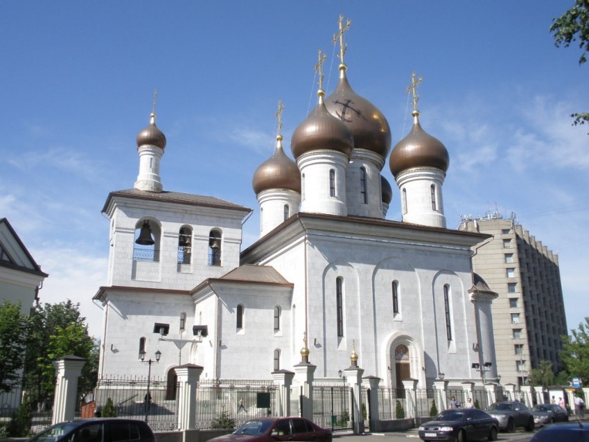 Рязанский. Церковь Введения Пресвятой Богородицы во Храм на Рязанском проспекте. общий вид в ландшафте, Вид  с  юга