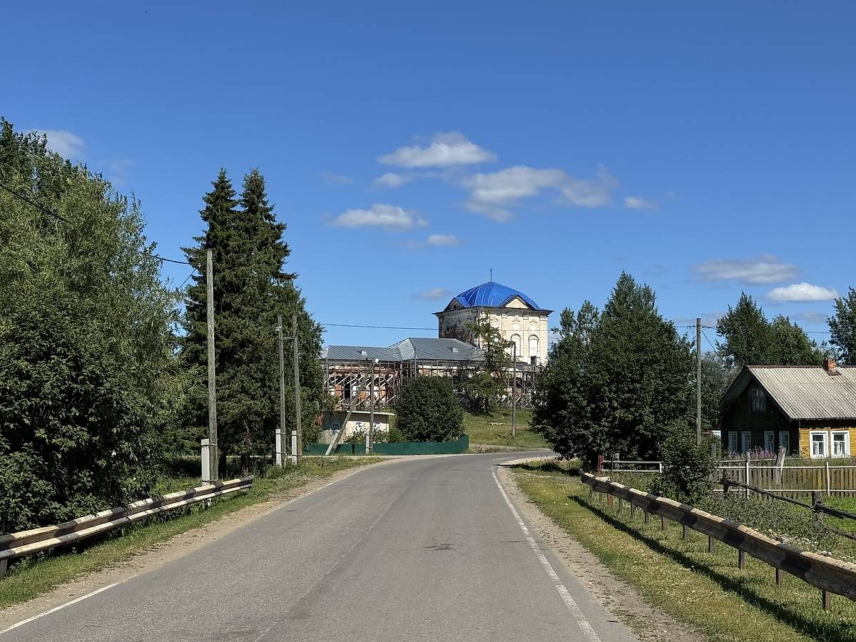 Общий вид с юга, общий вид в ландшафте. Церковь Вознесения Господня, Мохча (Ижемский район, Республика Коми)