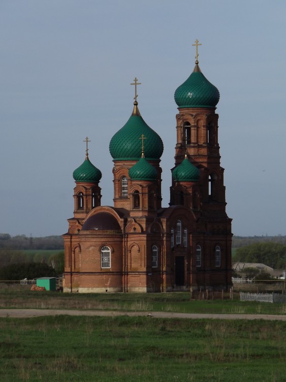Переезд. Церковь Михаила Архангела. общий вид в ландшафте