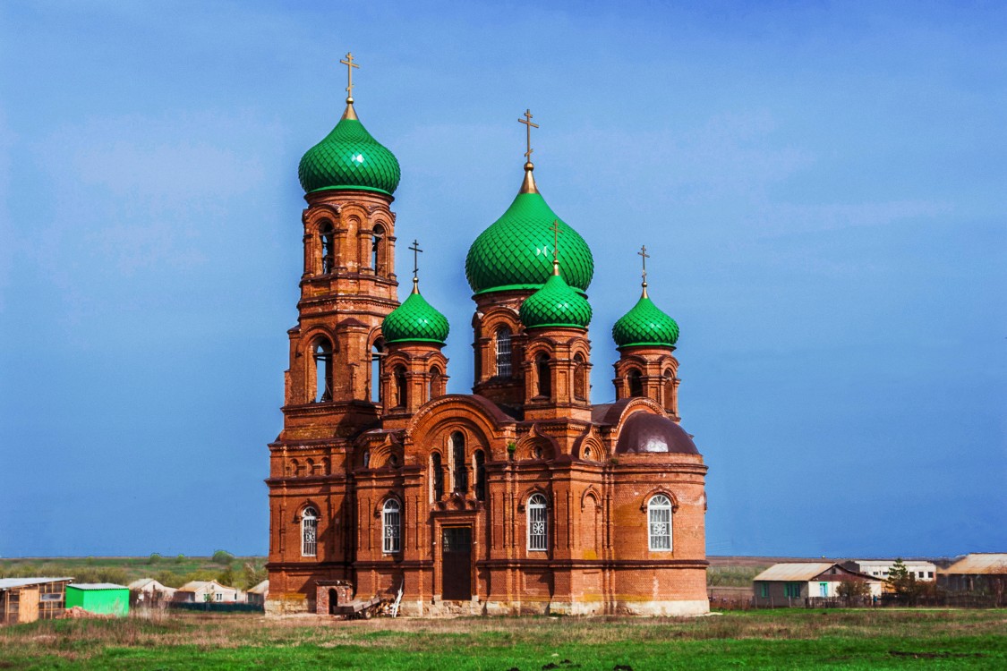 Церковь Михаила Архангела, Переезд (Екатериновский район, Саратовская область). общий вид в ландшафте, с.Переезд,  Церковь Архистратига Михаила