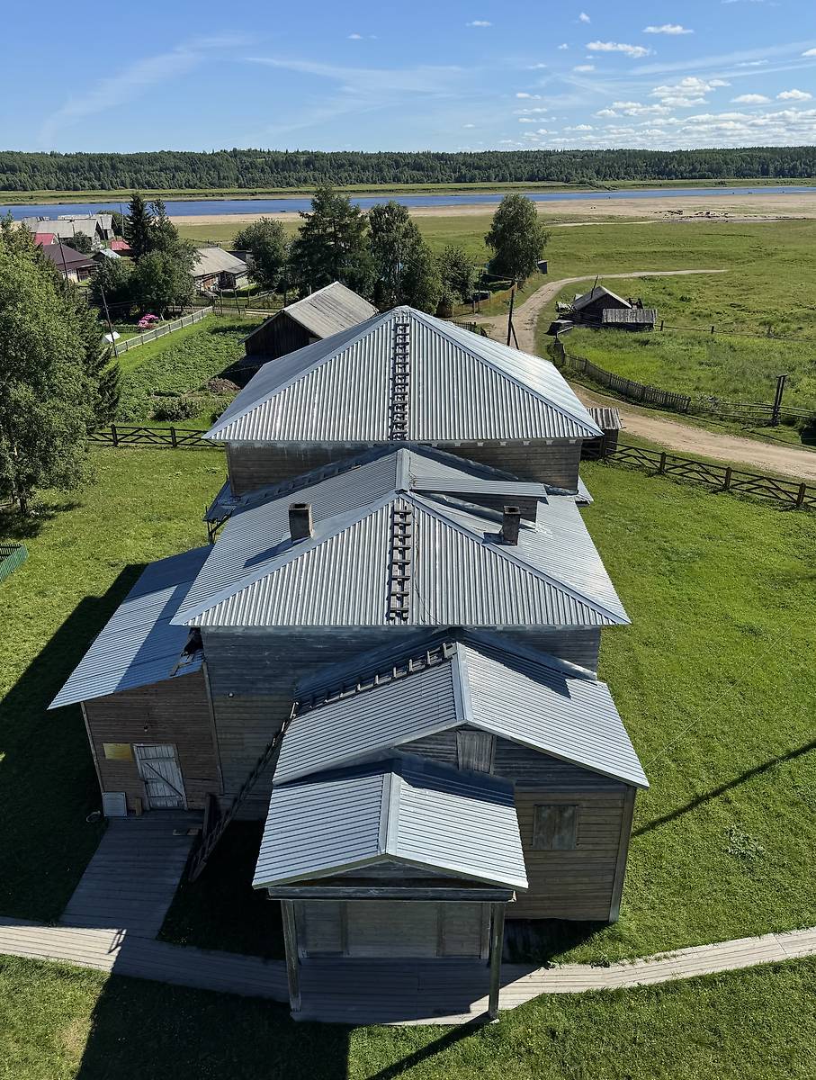 Вид с колокольни, фасады. Церковь Собора Пресвятой Богородицы, Мошъюга (Ижемский район, Республика Коми)