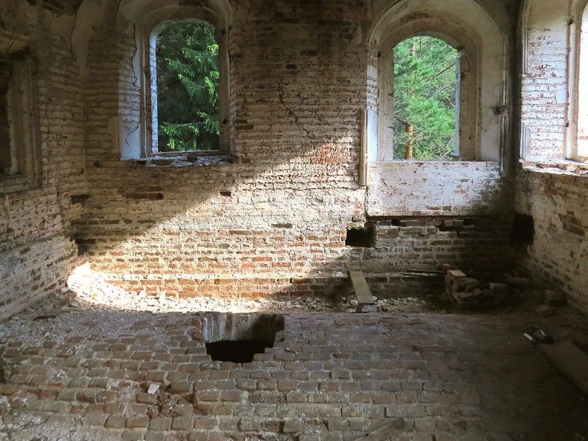 Церковь Покрова Пресвятой Богородицы, Покрово (Покровское), урочище (Лузский район, Кировская область). интерьер и убранство, Интерьер верхнегл храма